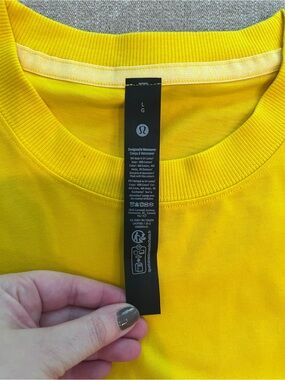 lululemon athletica Men's Short Sleeve Tee in Bright Yellow
